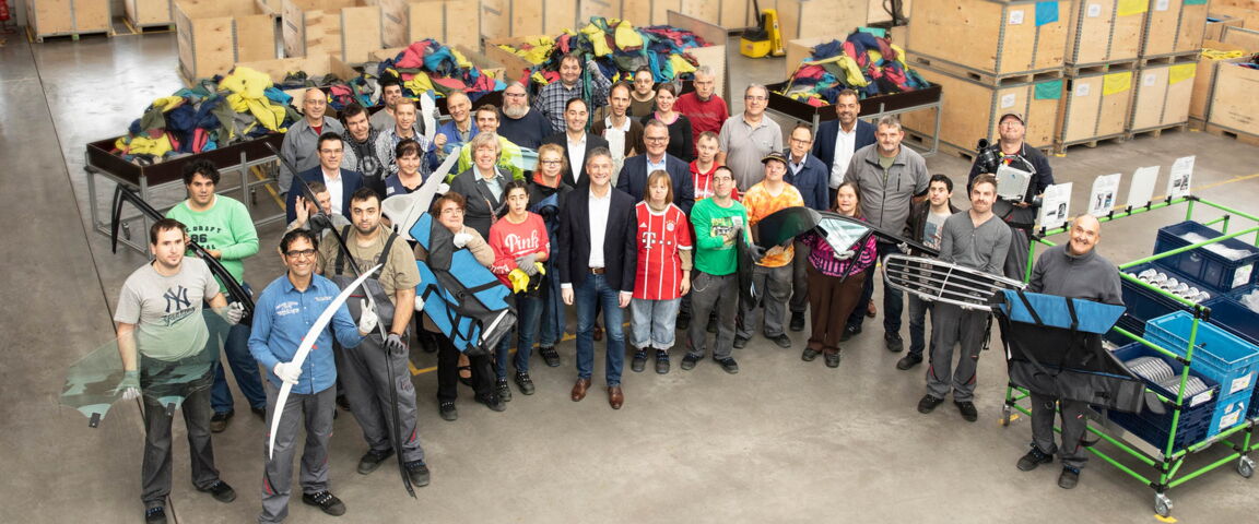 GWW-Mitarbeiter zusammen mit den Besuchern der Daimler AG