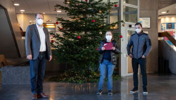 Übergabe der Weihnachtskarten an Oberbürgermeister Bernd Vöhringer