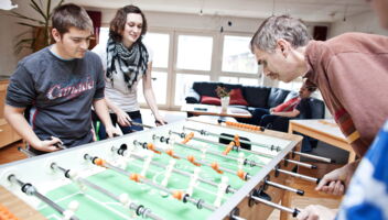 FSJ und BFD Spaß beim Tischkicker spielen