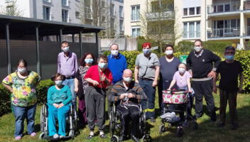 Titelbild des neuen Campus Mensch Magazins: Mit Masken gegen Corona